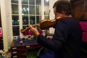 Peter Sheppard Skærved backstage with the violin